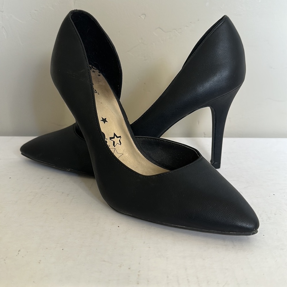 Black classic heels